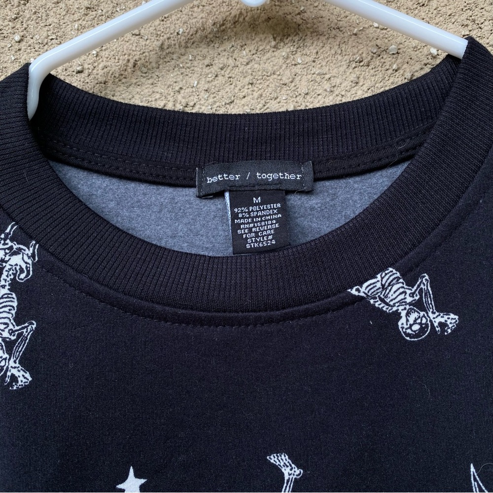 Halloween Black and White Skeleton Crewneck Sweater soft size medium - Picture 2 of 5